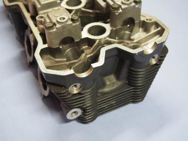 Preview: Zylinderkopf für Suzuki GSX-R1100 W - beschädigt