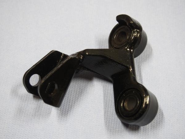 Fussrastenaufnahme vorne rechts schwarz für Suzuki DR250, DR350