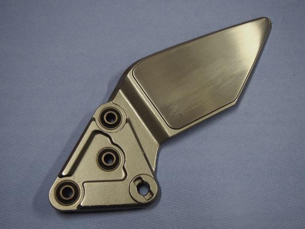 Fussrastenaufnahme vorne links für Suzuki GSF600 , GSF1200 Kult Bandit