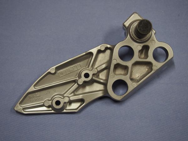 Fussrastenaufnahme vorne rechts für Suzuki GSX1400