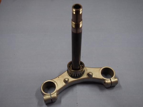 Gabelbrücke unten für Suzuki VX800